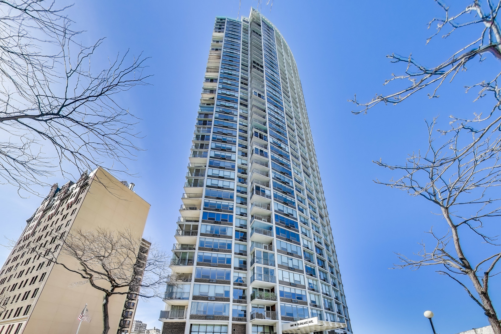 940 W Glenlake Ave #19B