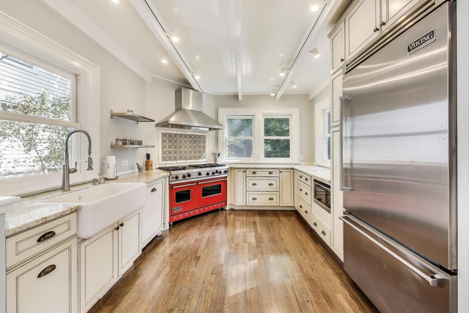 1229 Hinman Ave Evanston, IL 60202