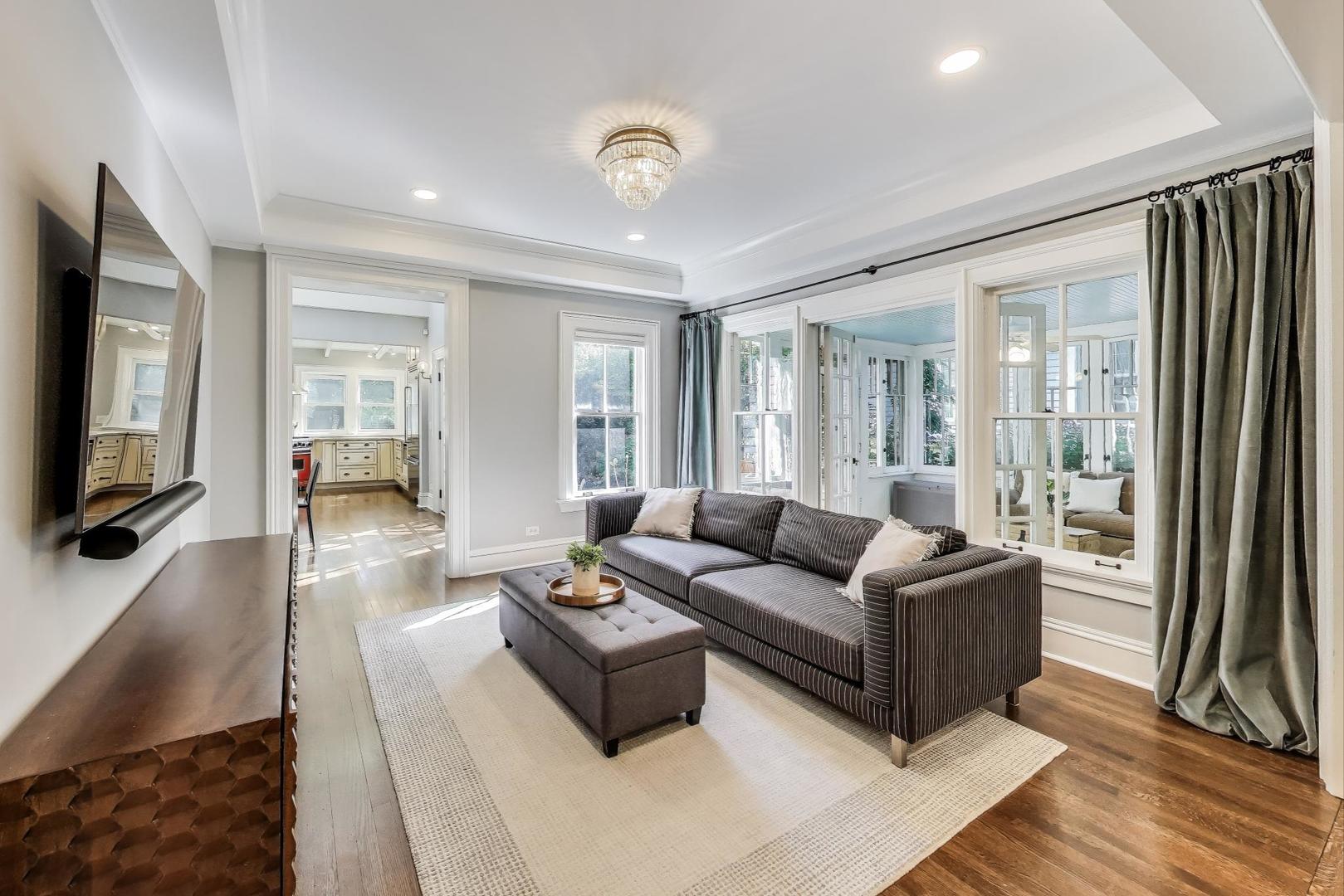 1229 Hinman Ave Evanston, IL 60202