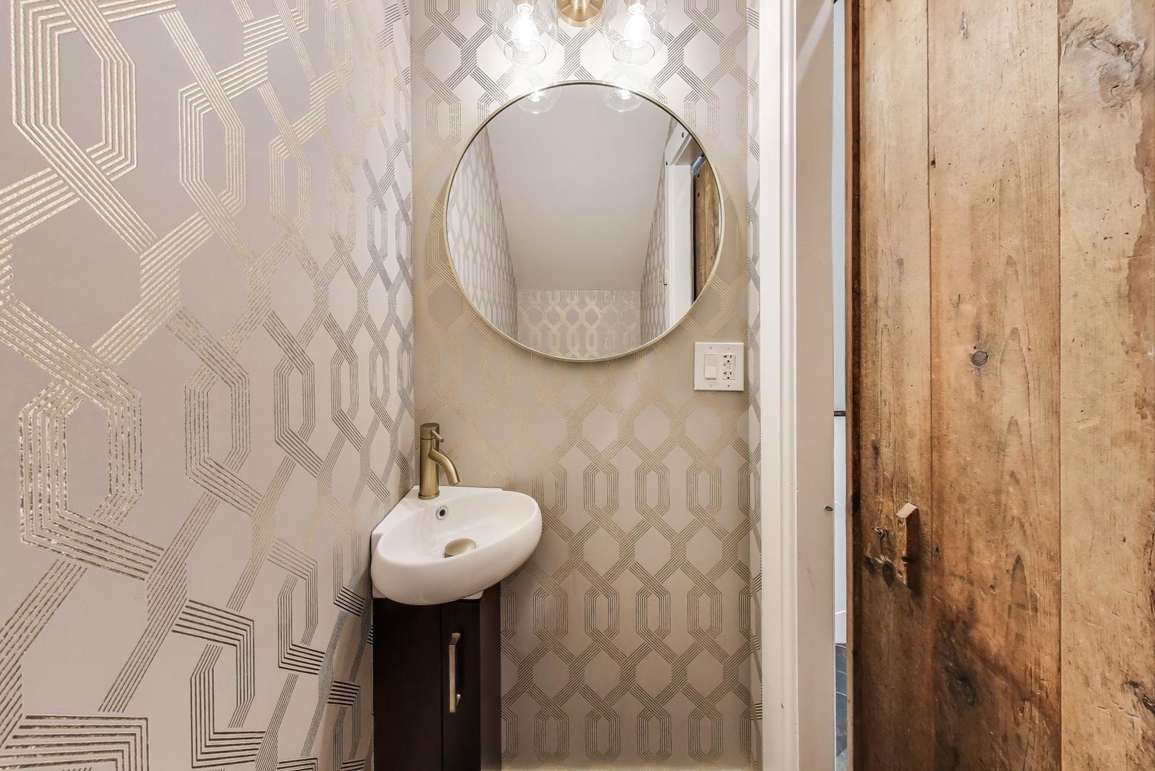 1229 Hinman Ave Evanston, IL 60202