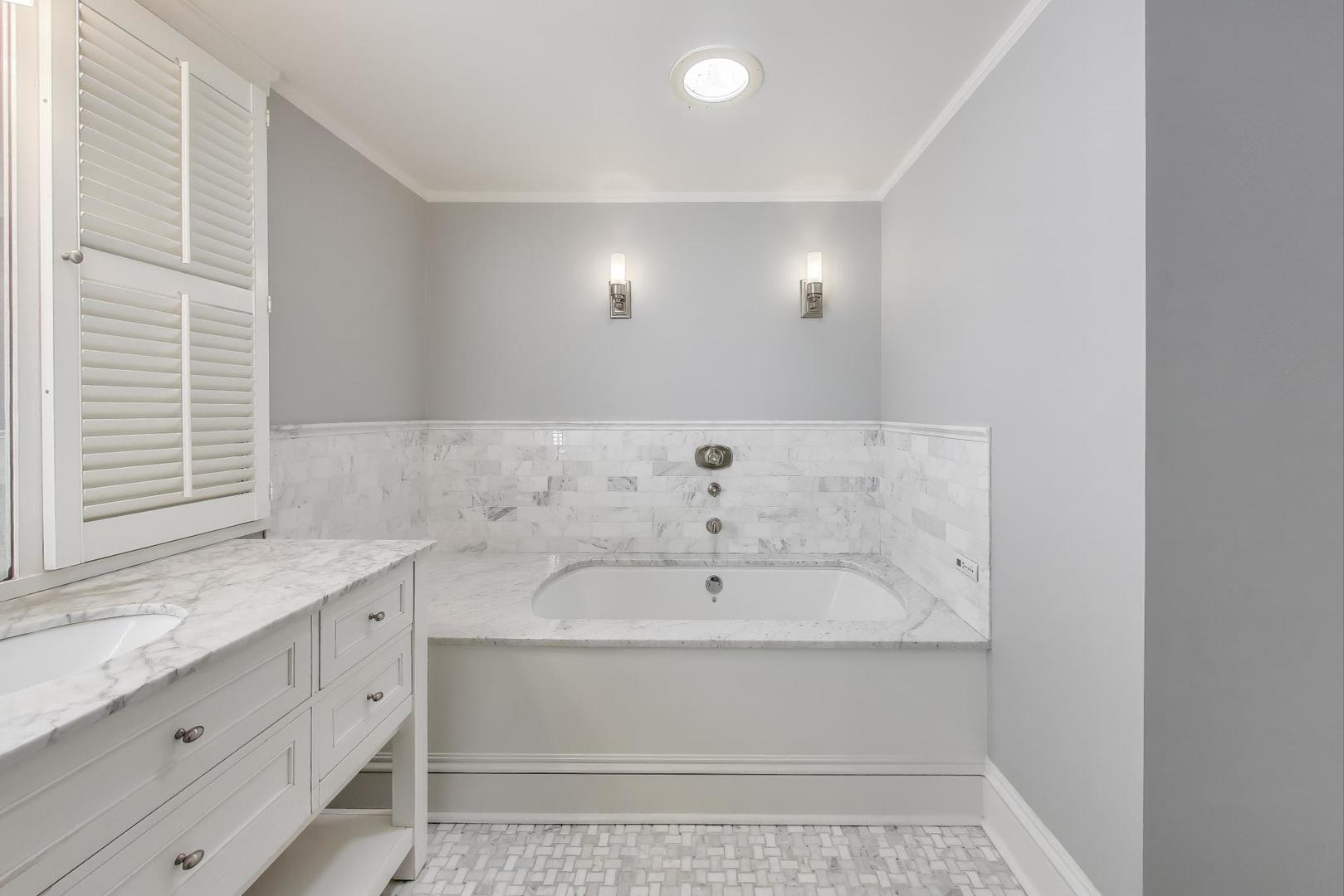 1229 Hinman Ave Evanston, IL 60202