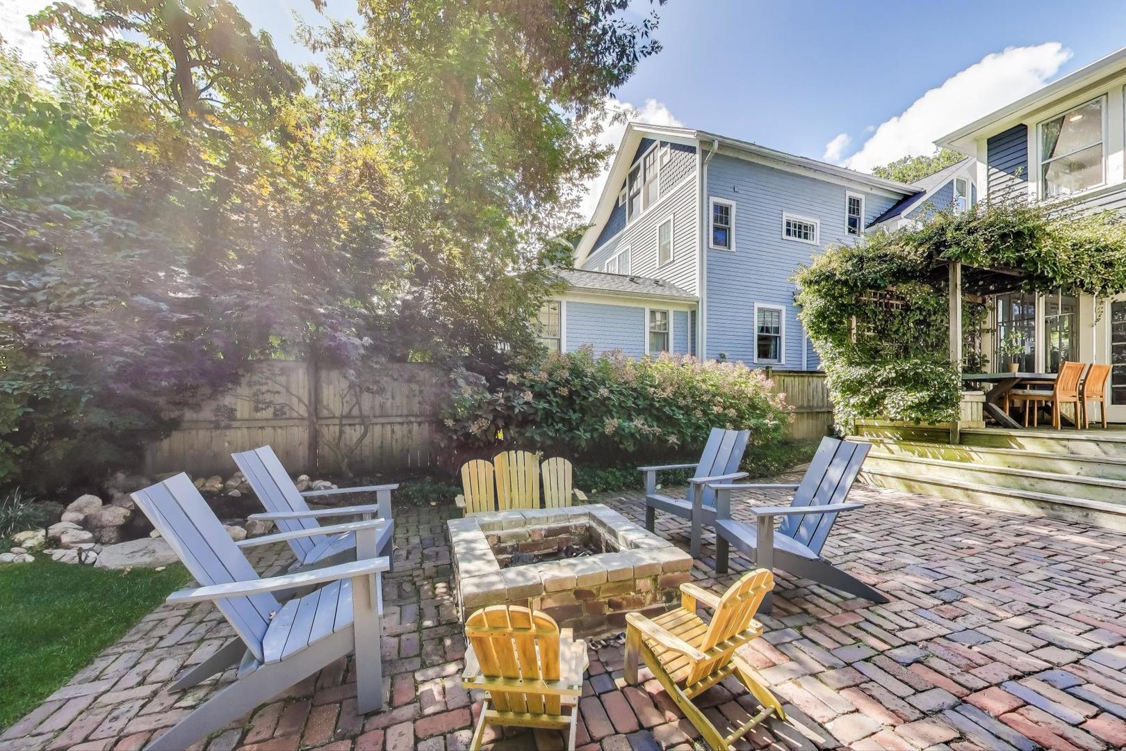 1229 Hinman Ave Evanston, IL 60202