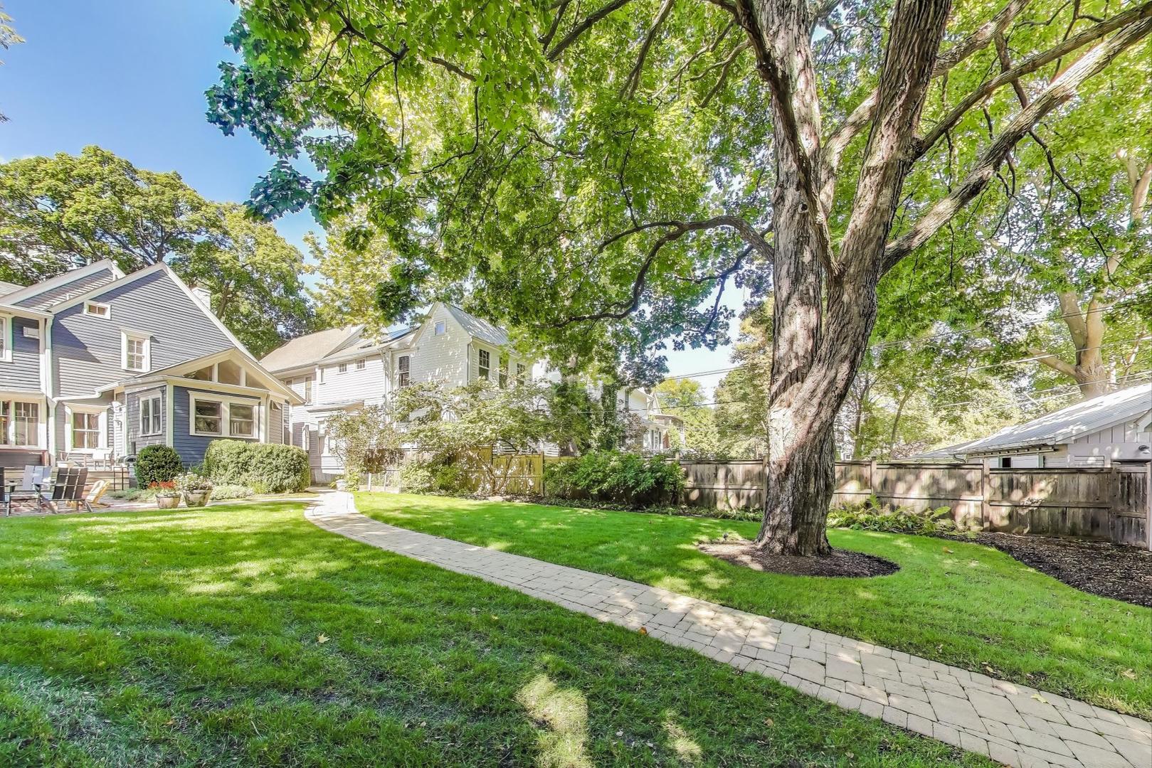 1229 Hinman Ave Evanston, IL 60202