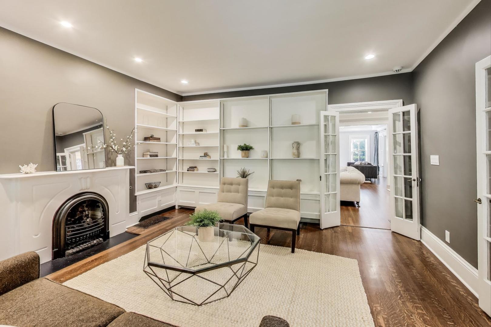 1229 Hinman Ave Evanston, IL 60202