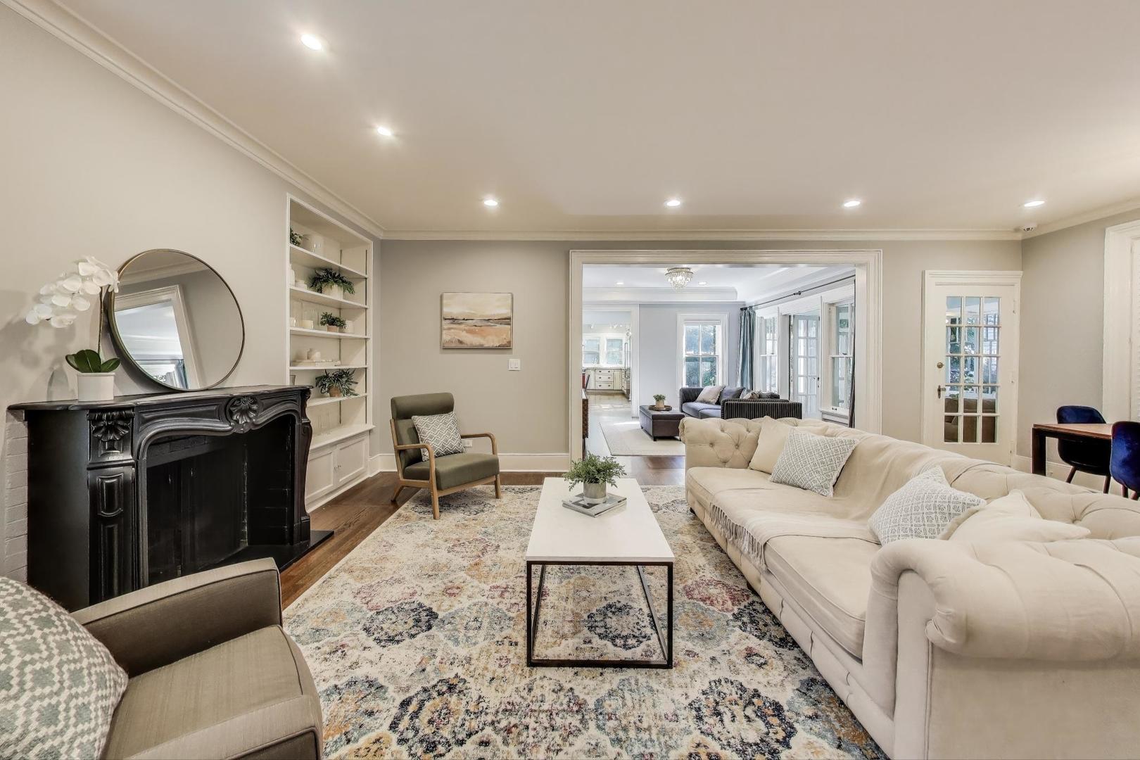 1229 Hinman Ave Evanston, IL 60202