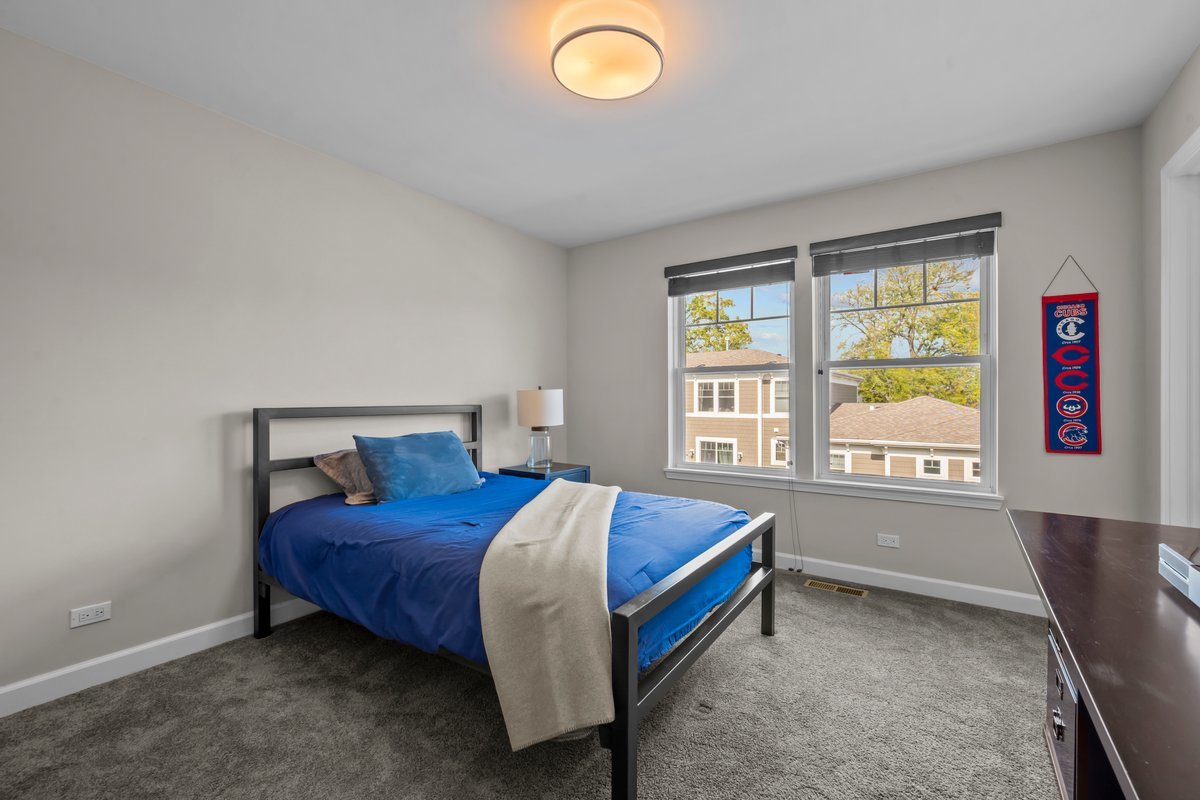 828 Chestnut St Deerfield, IL 60015