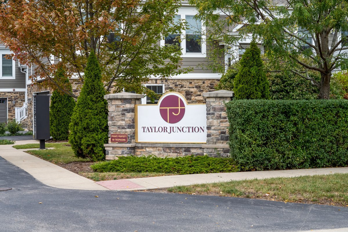 828 Chestnut St Deerfield, IL 60015