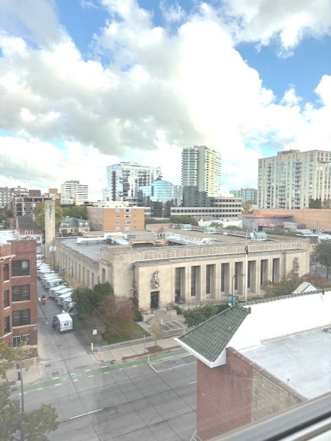 1585 Rdg Ave #608 Evanston, IL 60201