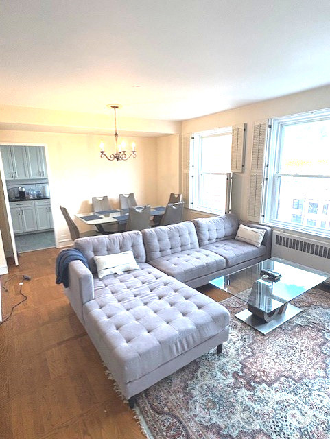 1585 Rdg Ave #608 Evanston, IL 60201