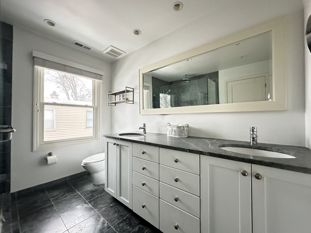 953 Clay Ct Deerfield, IL 60015