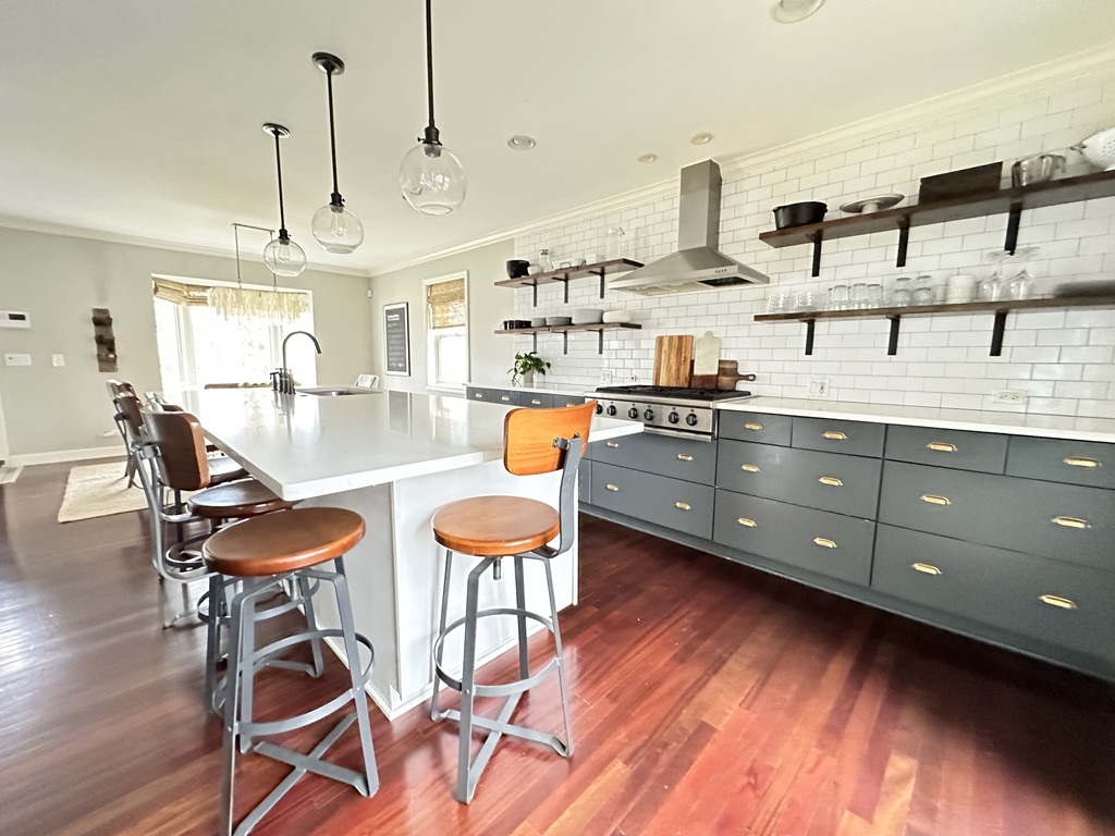 953 Clay Ct Deerfield, IL 60015