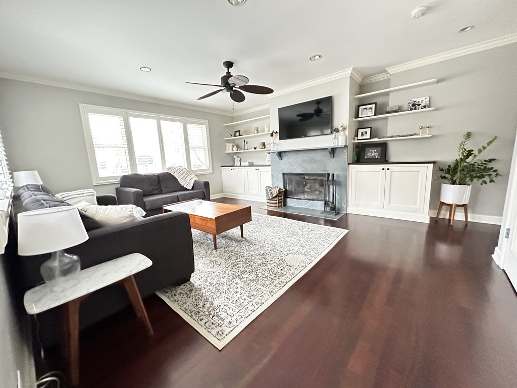 953 Clay Ct Deerfield, IL 60015