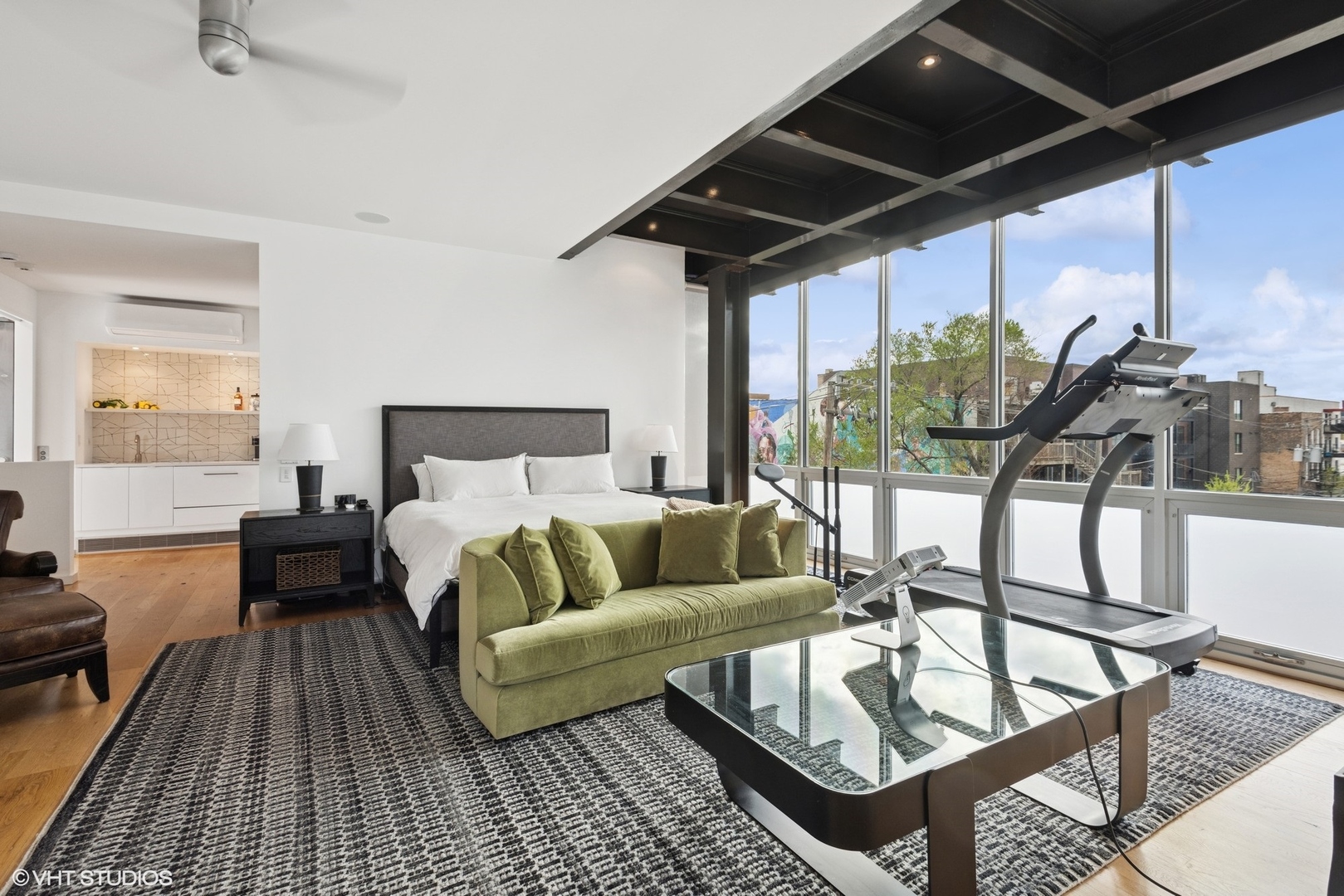 1804 N Leavitt St Chicago, IL 60647