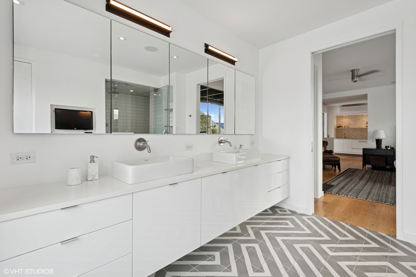 1804 N Leavitt St Chicago, IL 60647