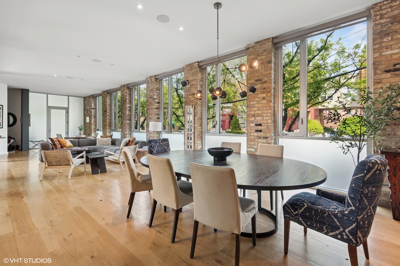 1804 N Leavitt St Chicago, IL 60647