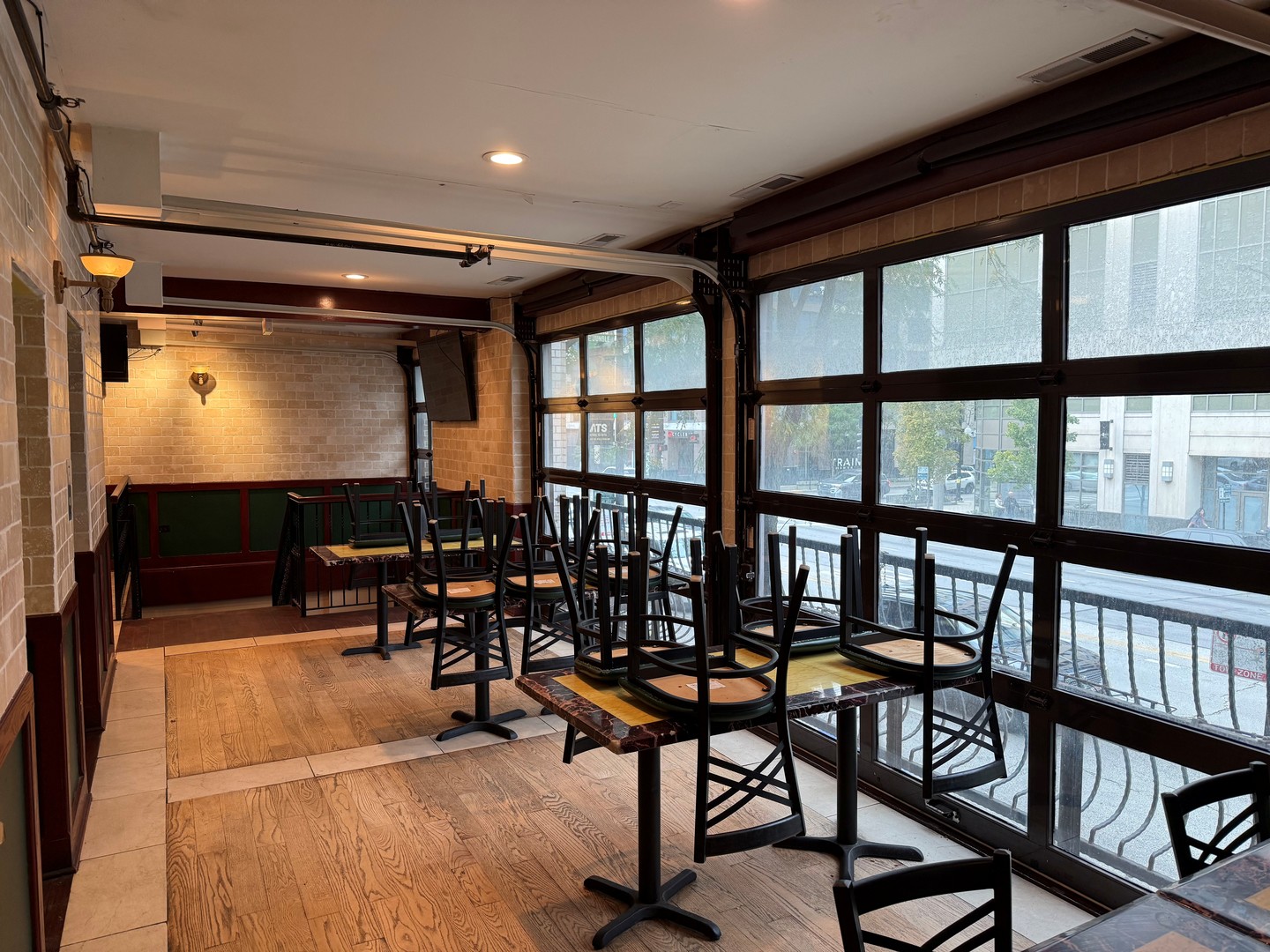 737 N LaSalle St Chicago, IL 60654