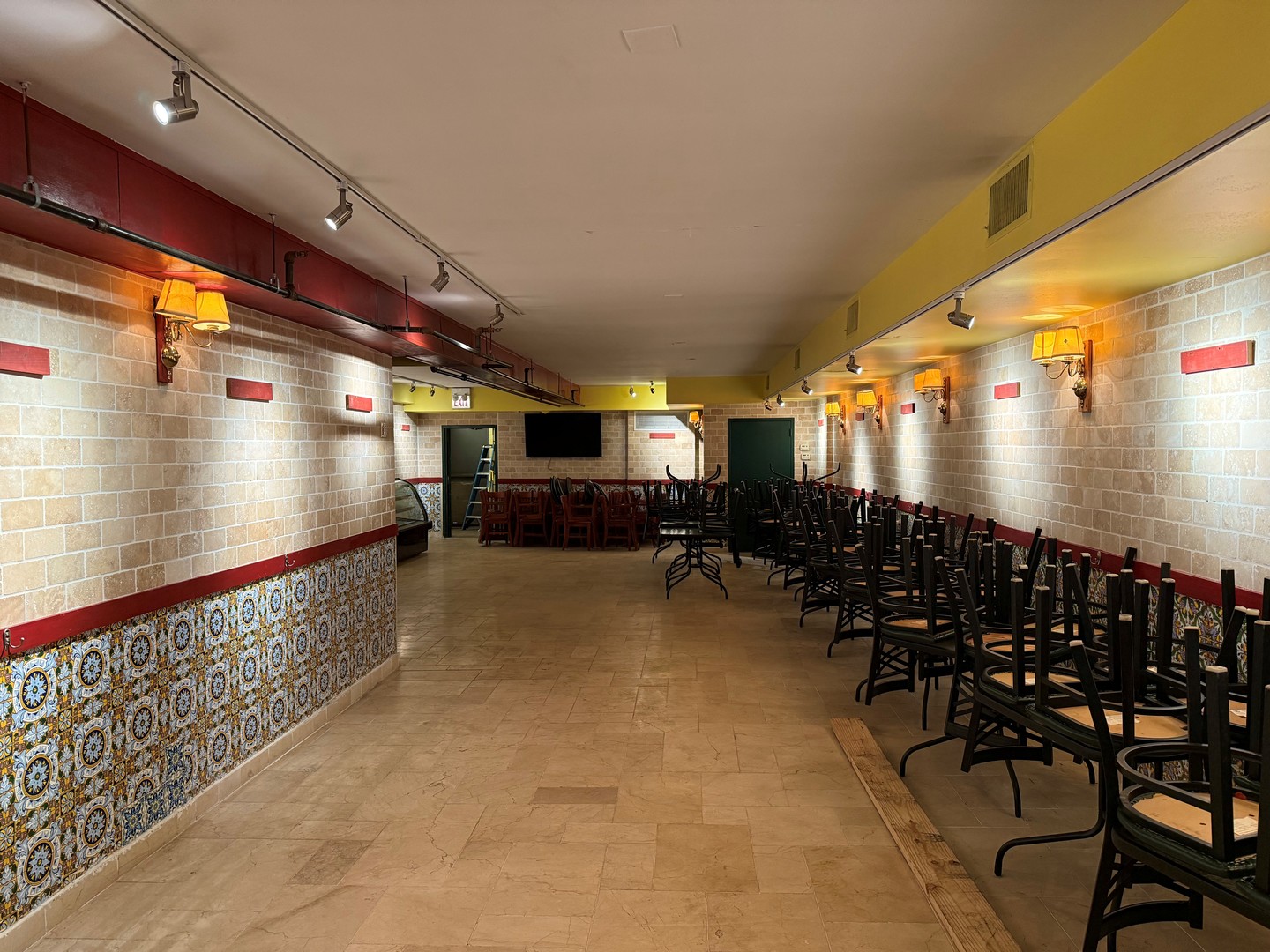 737 N LaSalle St Chicago, IL 60654