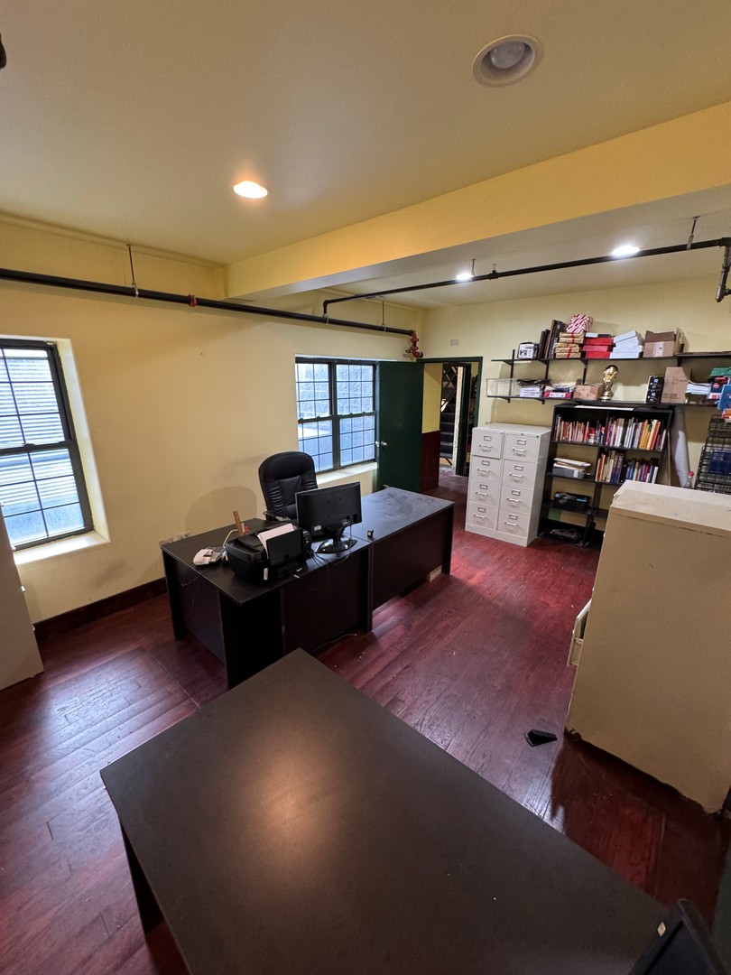 737 N LaSalle St Chicago, IL 60654