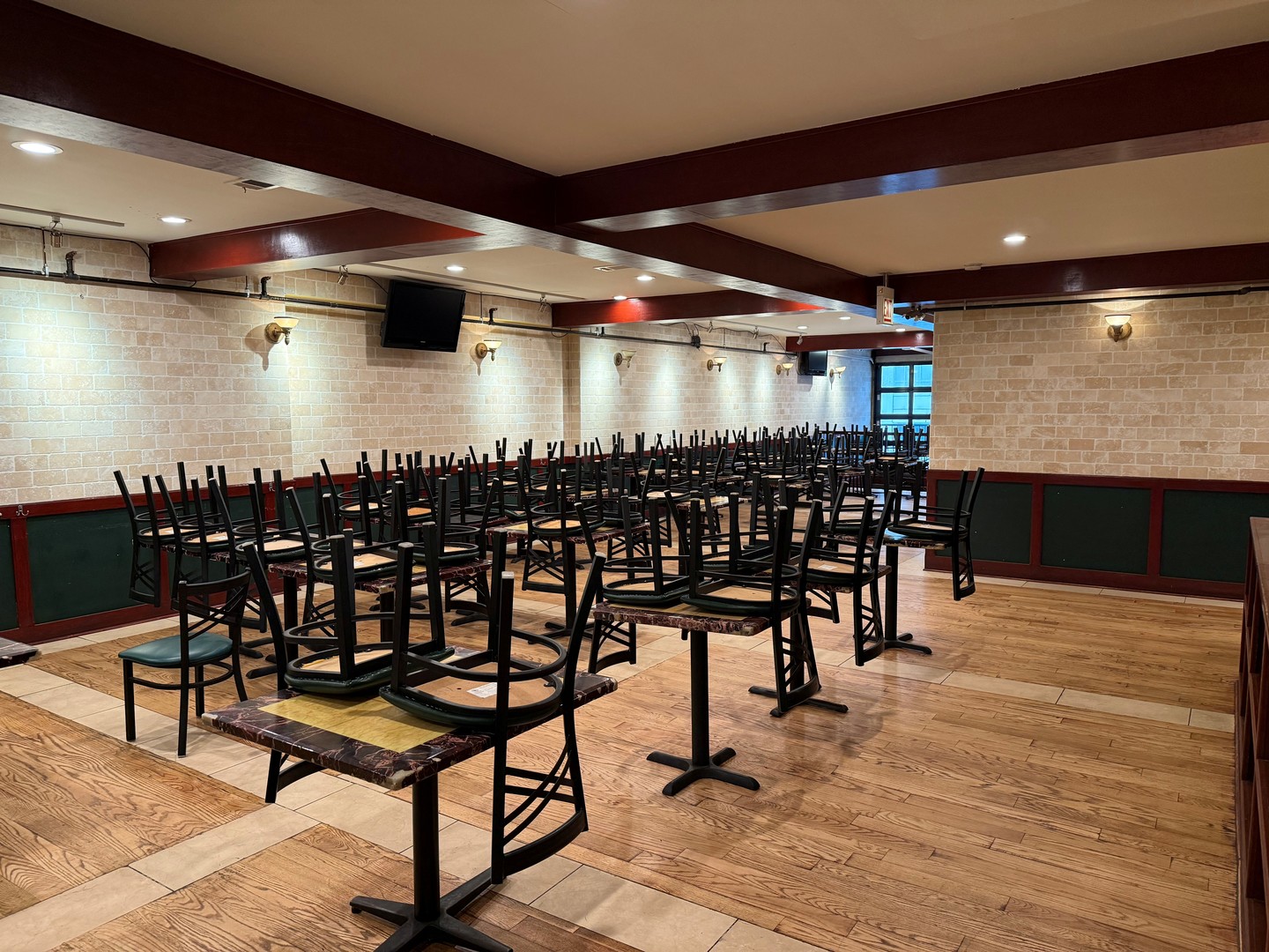 737 N LaSalle St Chicago, IL 60654