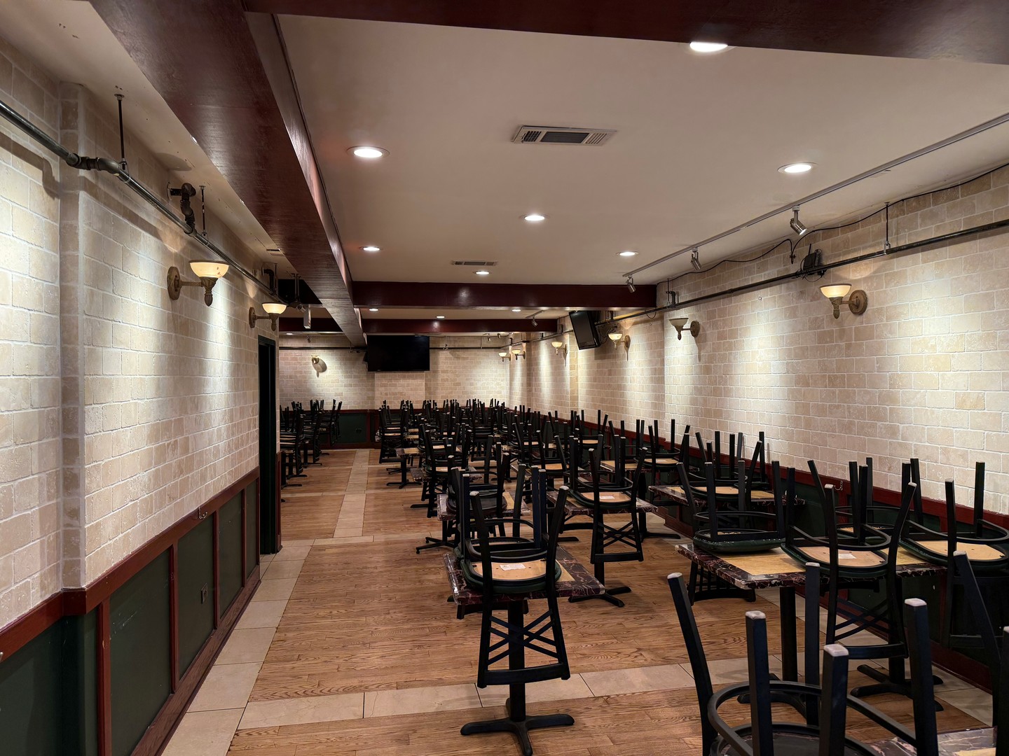 737 N LaSalle St Chicago, IL 60654