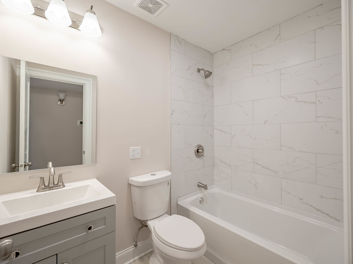 906 Natoma Ct Joliet, IL 60431