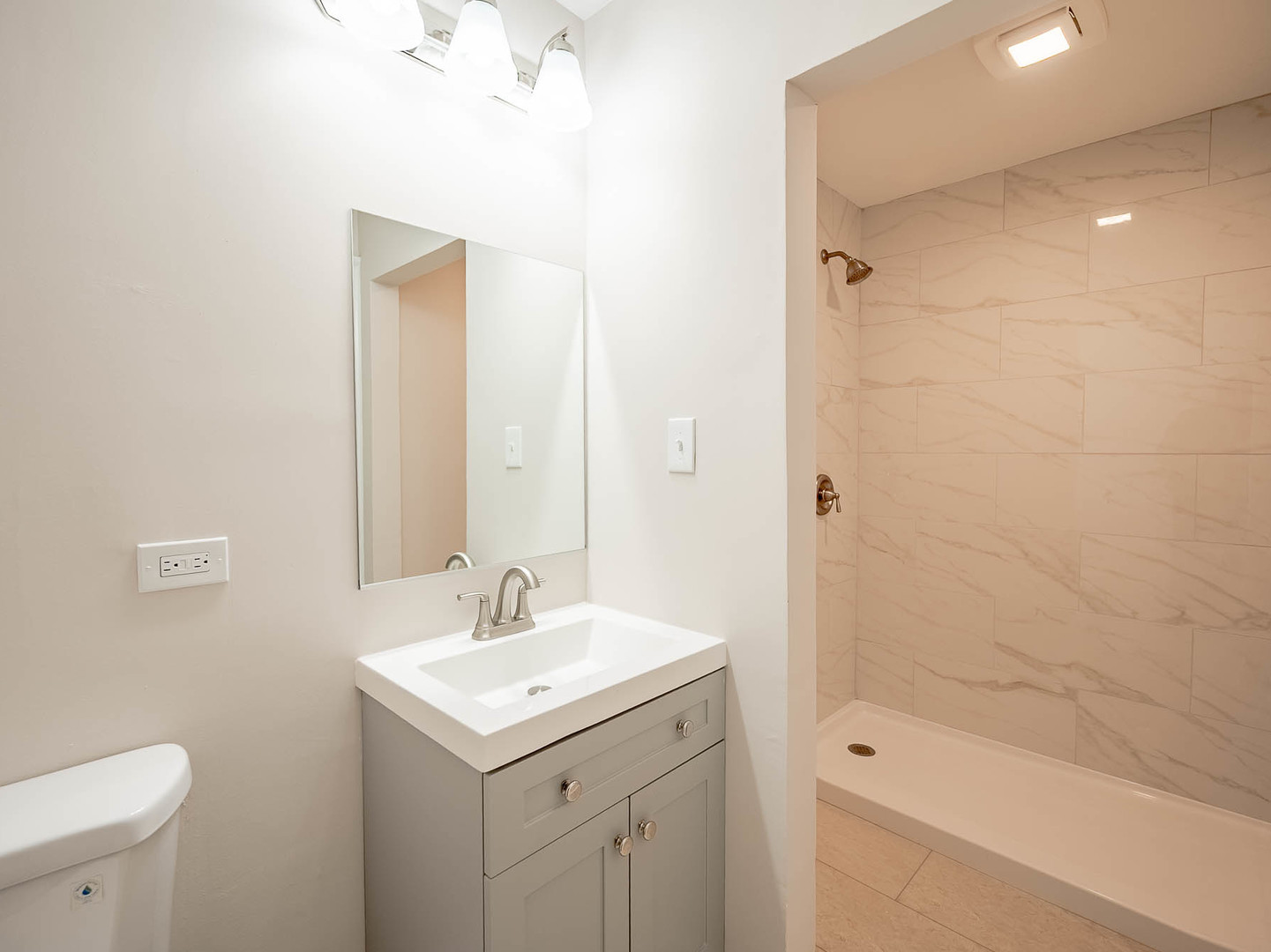 906 Natoma Ct Joliet, IL 60431