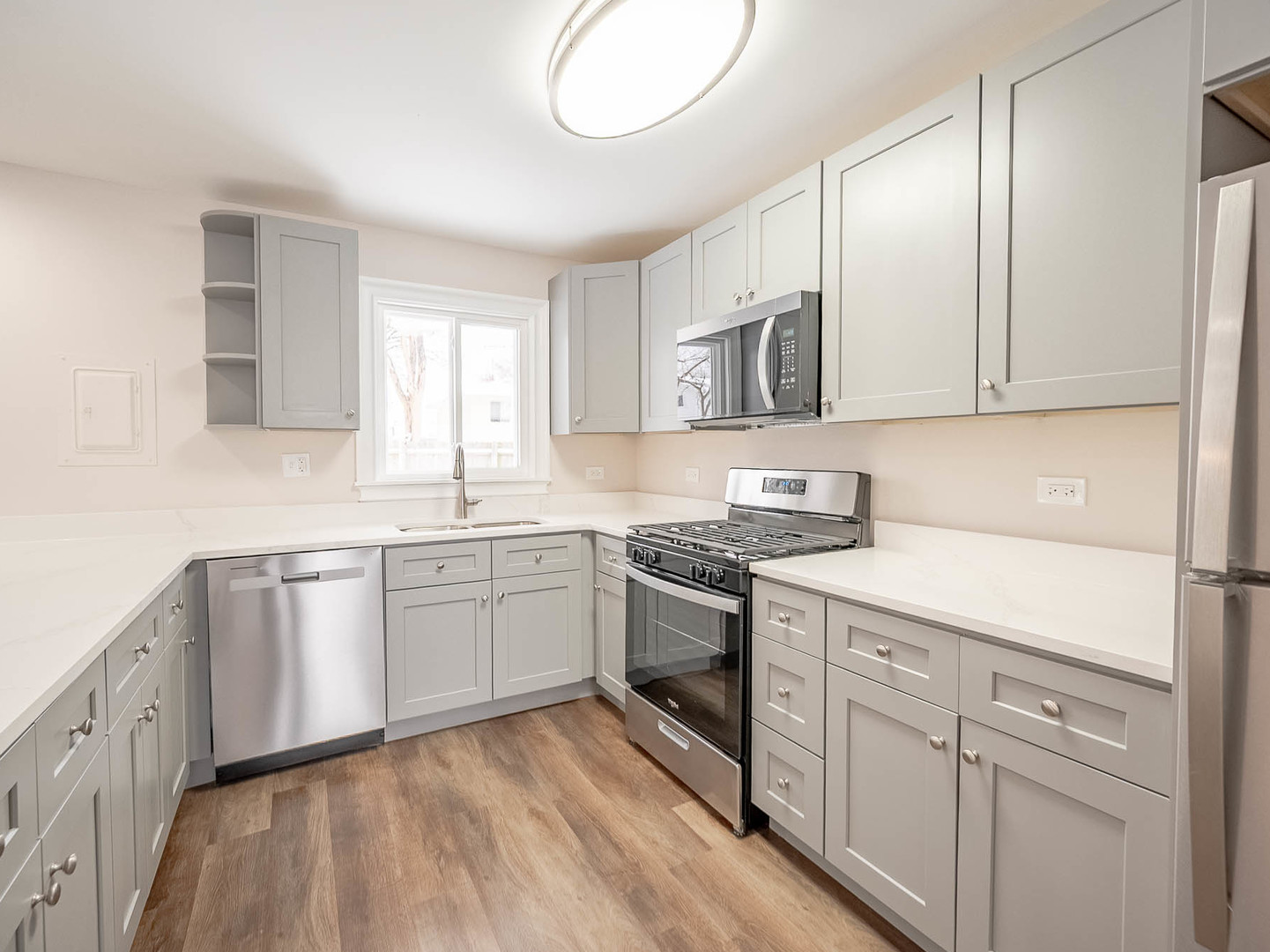 906 Natoma Ct Joliet, IL 60431