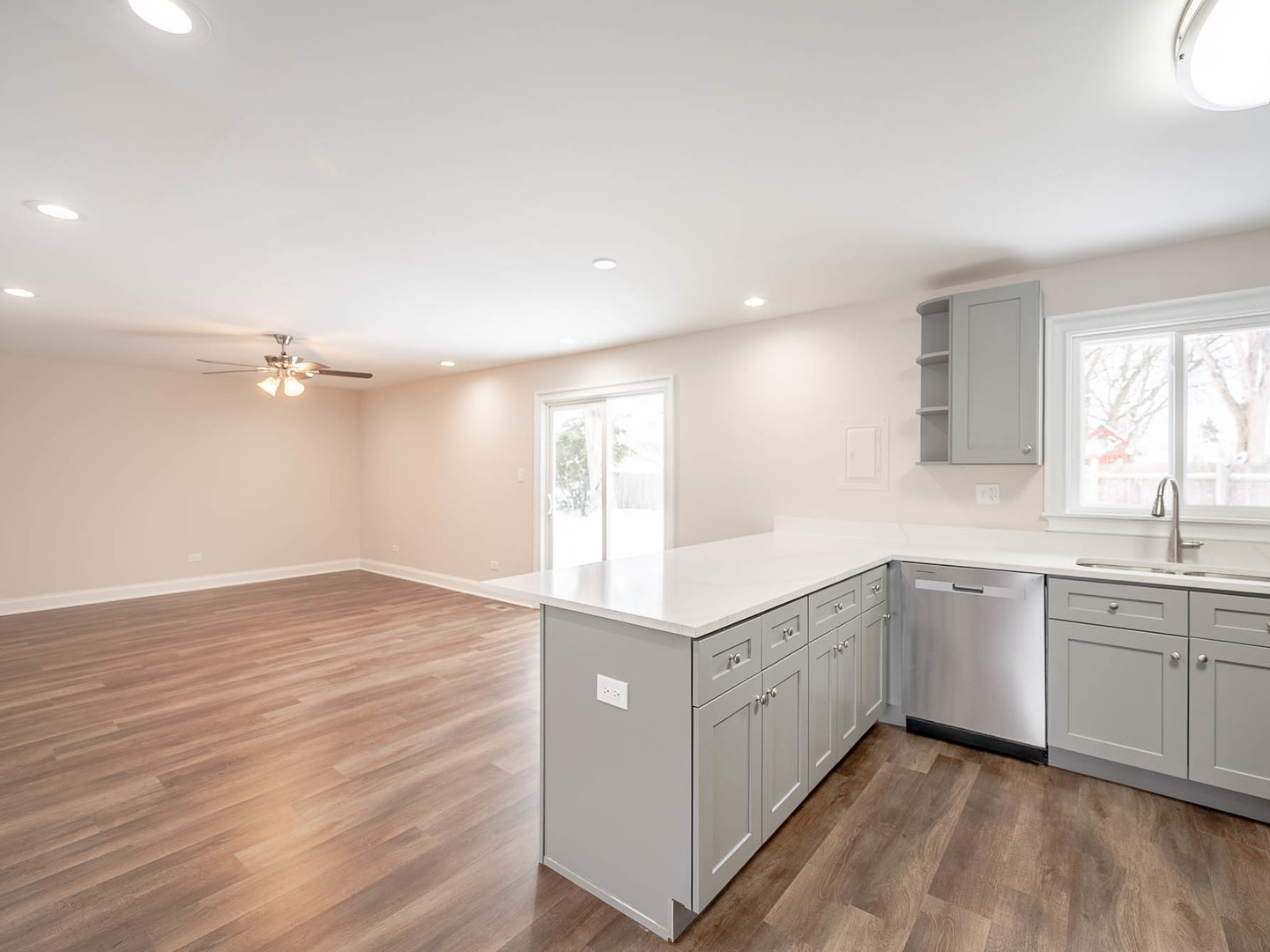 906 Natoma Ct Joliet, IL 60431