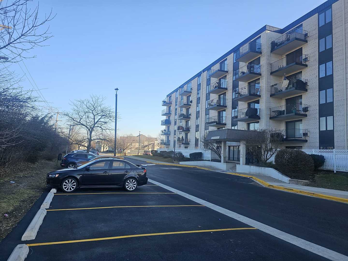 9078 W Heathwood Dr #1M Niles, IL 60714