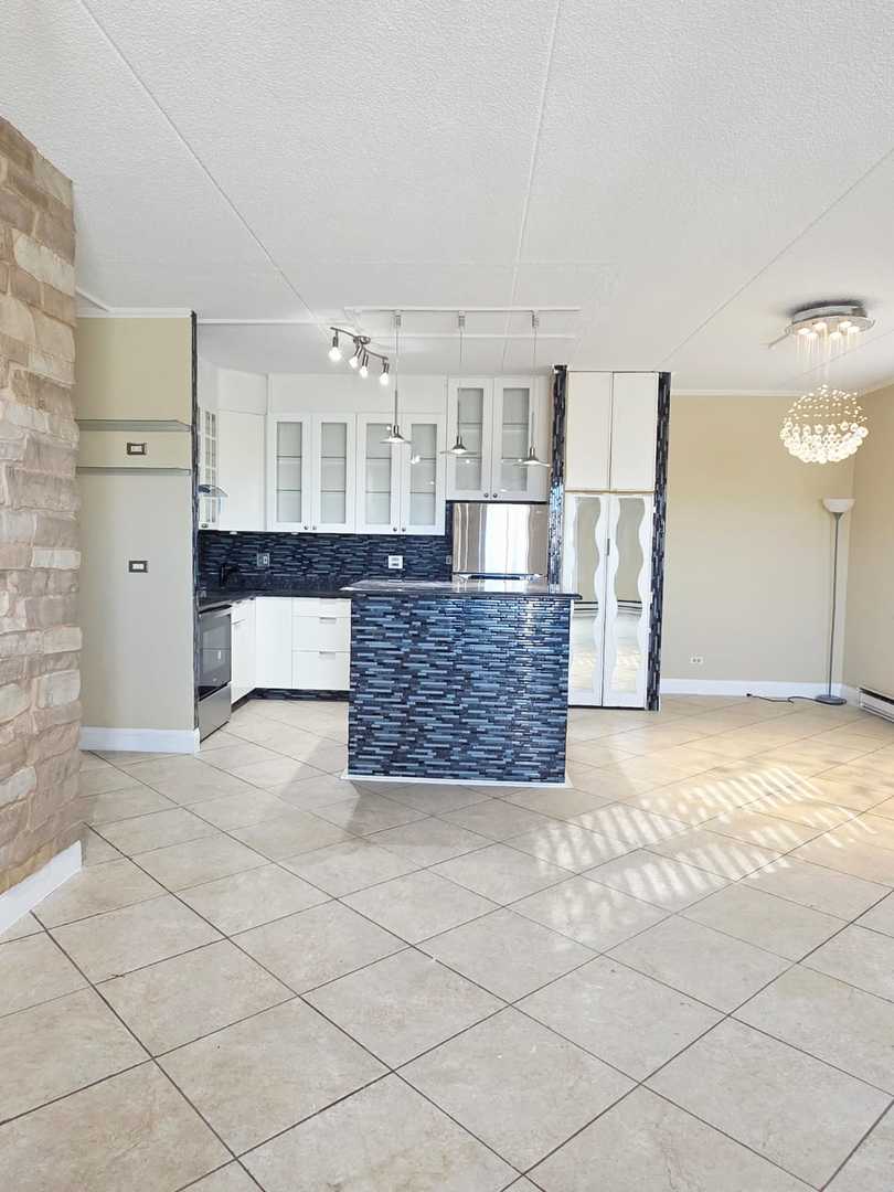 9078 W Heathwood Dr #1M Niles, IL 60714