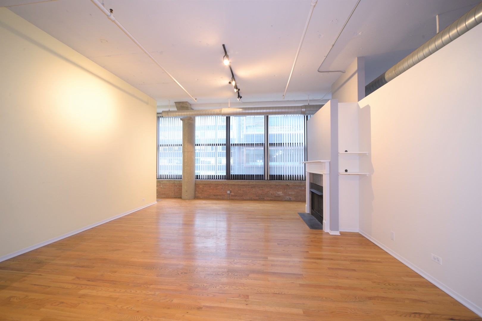 130 S Canal St #409 Chicago, IL 60606