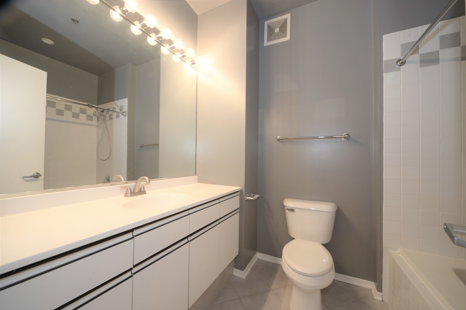 130 S Canal St #409 Chicago, IL 60606