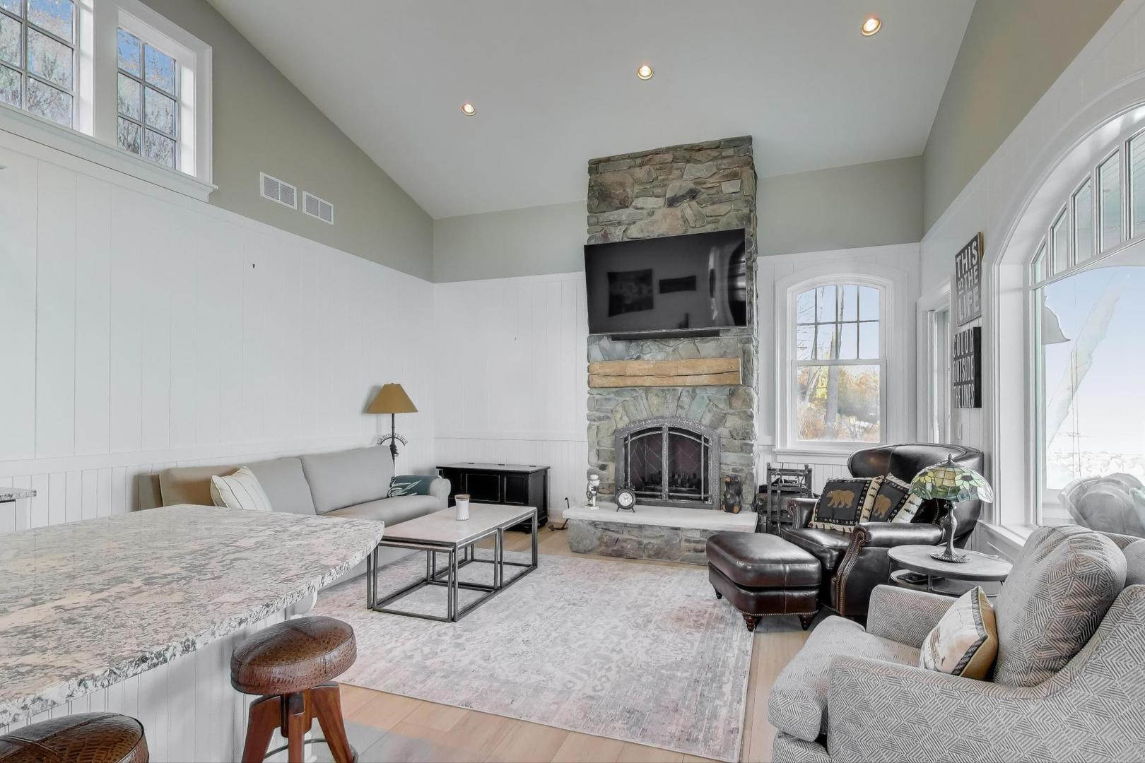 347 Blfs Edge Dr Lake Forest, IL 60045