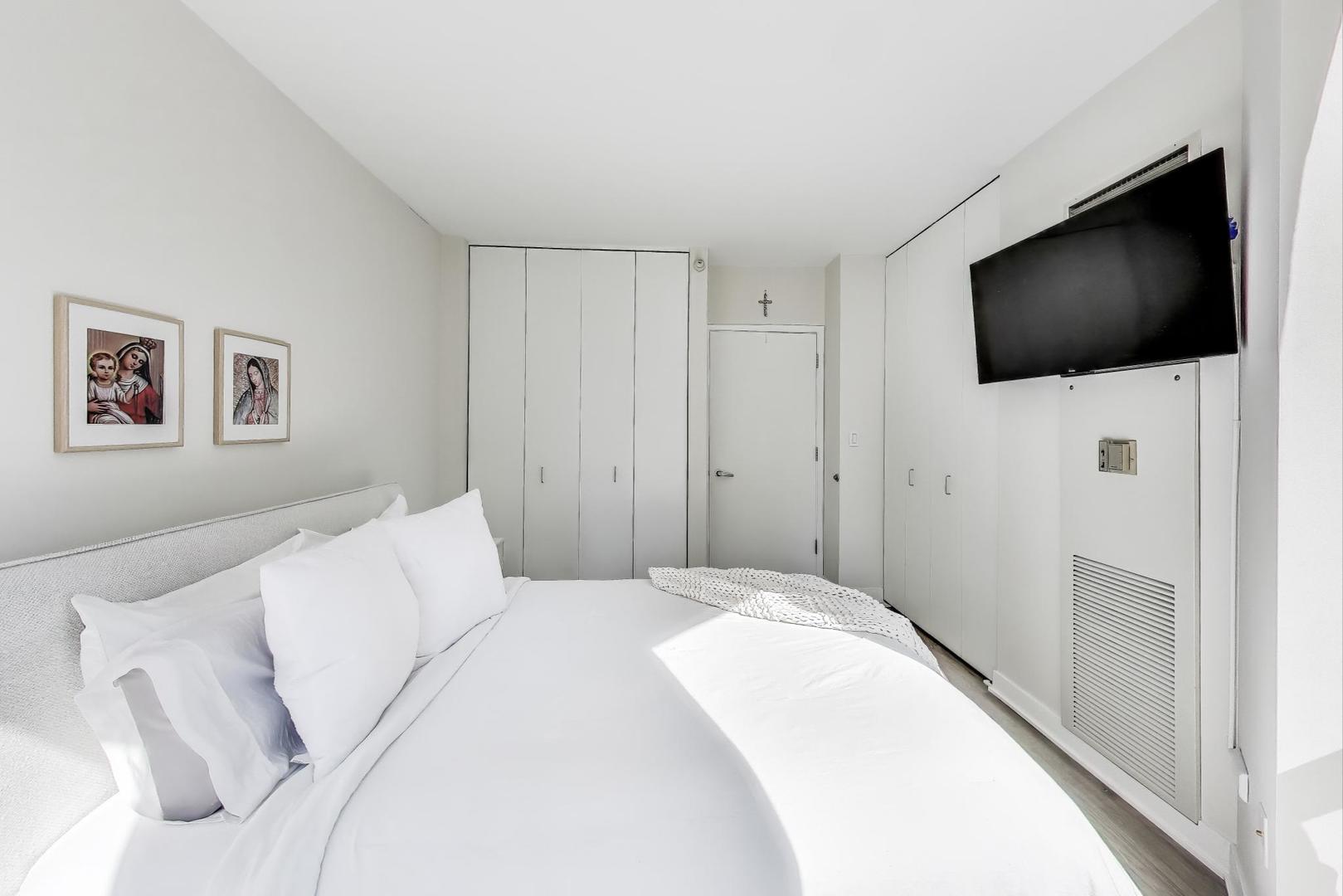 222 N Columbus Dr #1303 Chicago, IL 60601