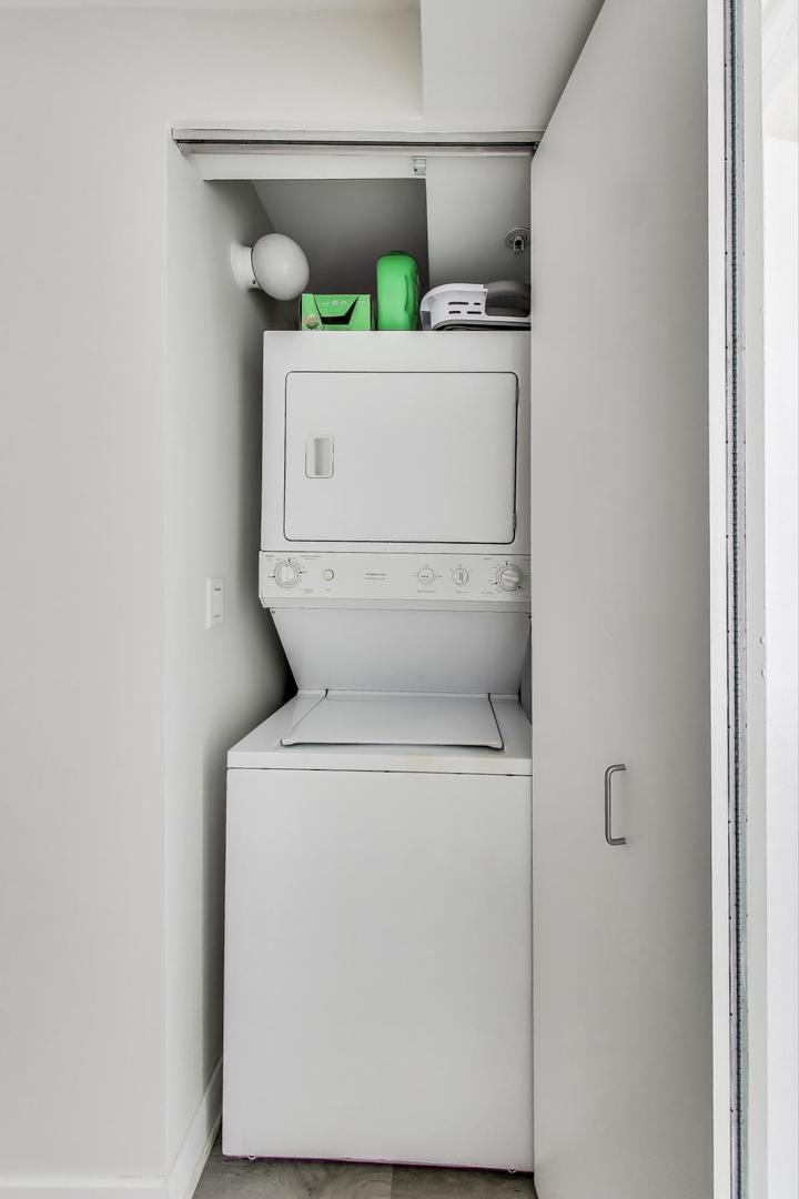 222 N Columbus Dr #1303 Chicago, IL 60601