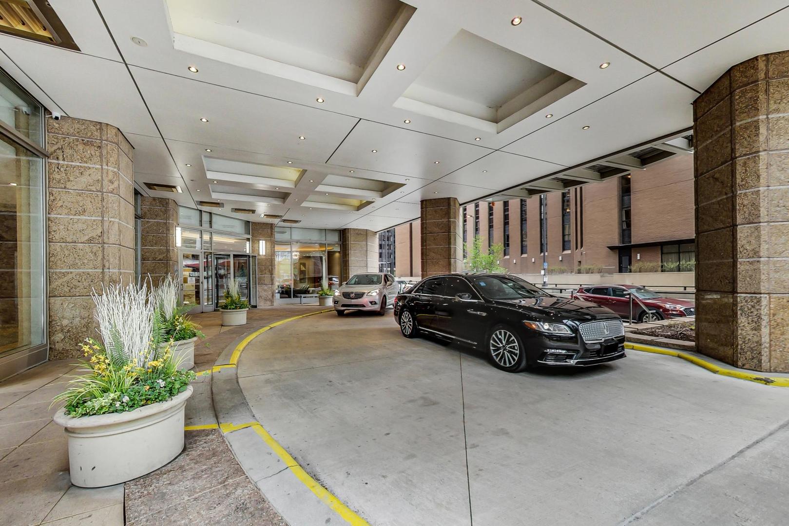 222 N Columbus Dr #1303 Chicago, IL 60601