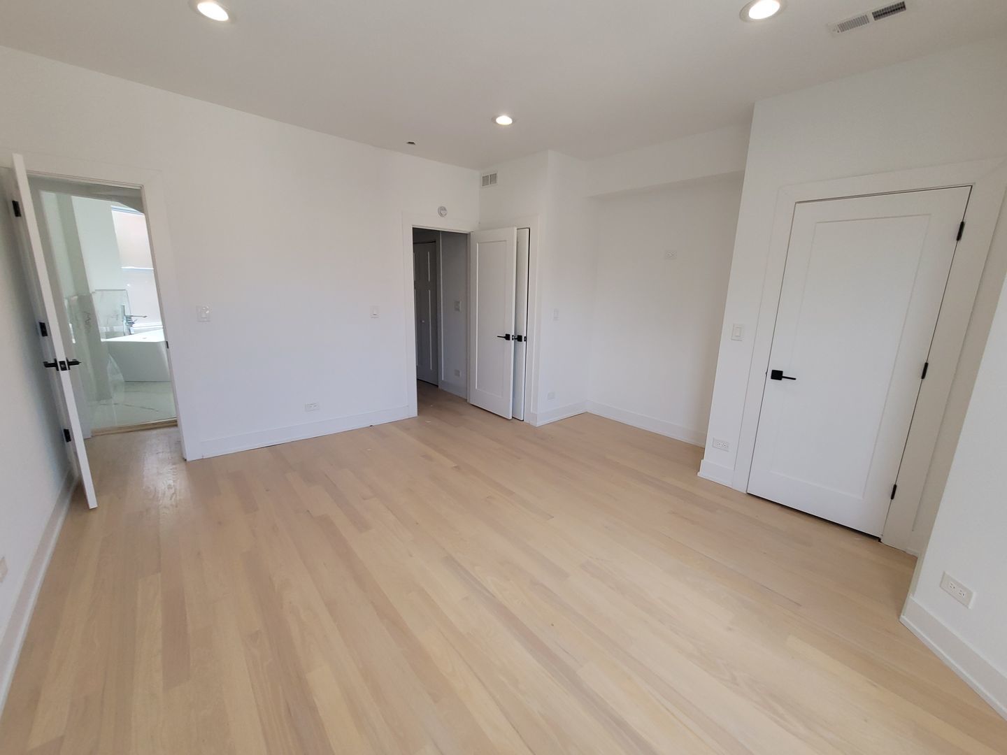 6442 S INGLESIDE Ave Chicago, IL 60637