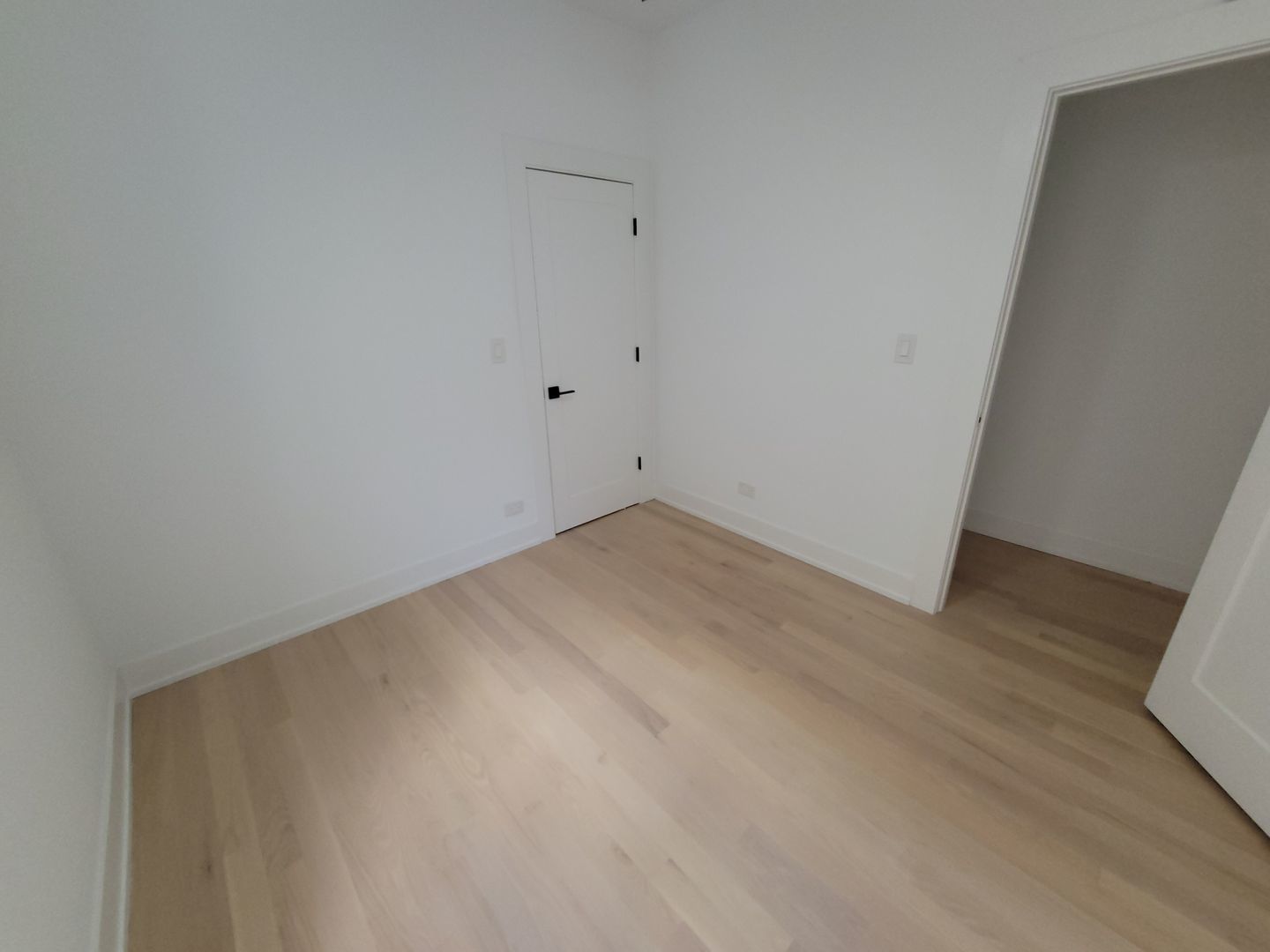 6442 S INGLESIDE Ave Chicago, IL 60637