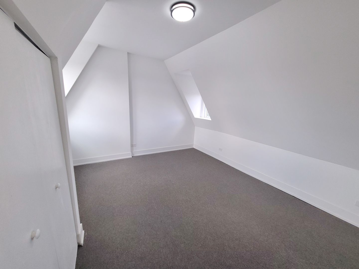 6442 S INGLESIDE Ave Chicago, IL 60637