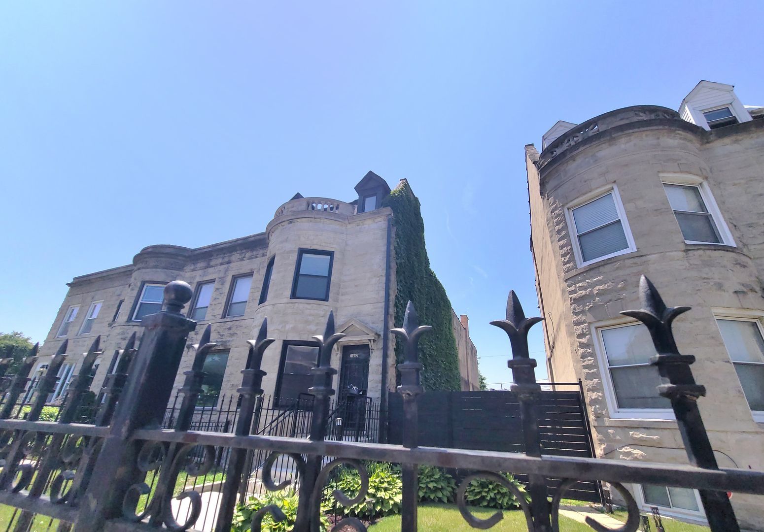 6442 S INGLESIDE Ave Chicago, IL 60637