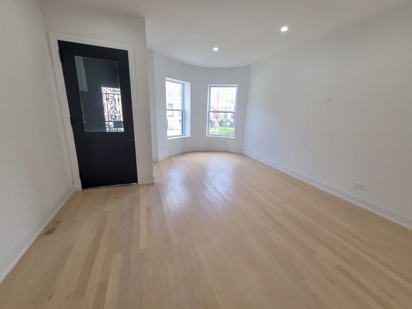 6442 S INGLESIDE Ave Chicago, IL 60637