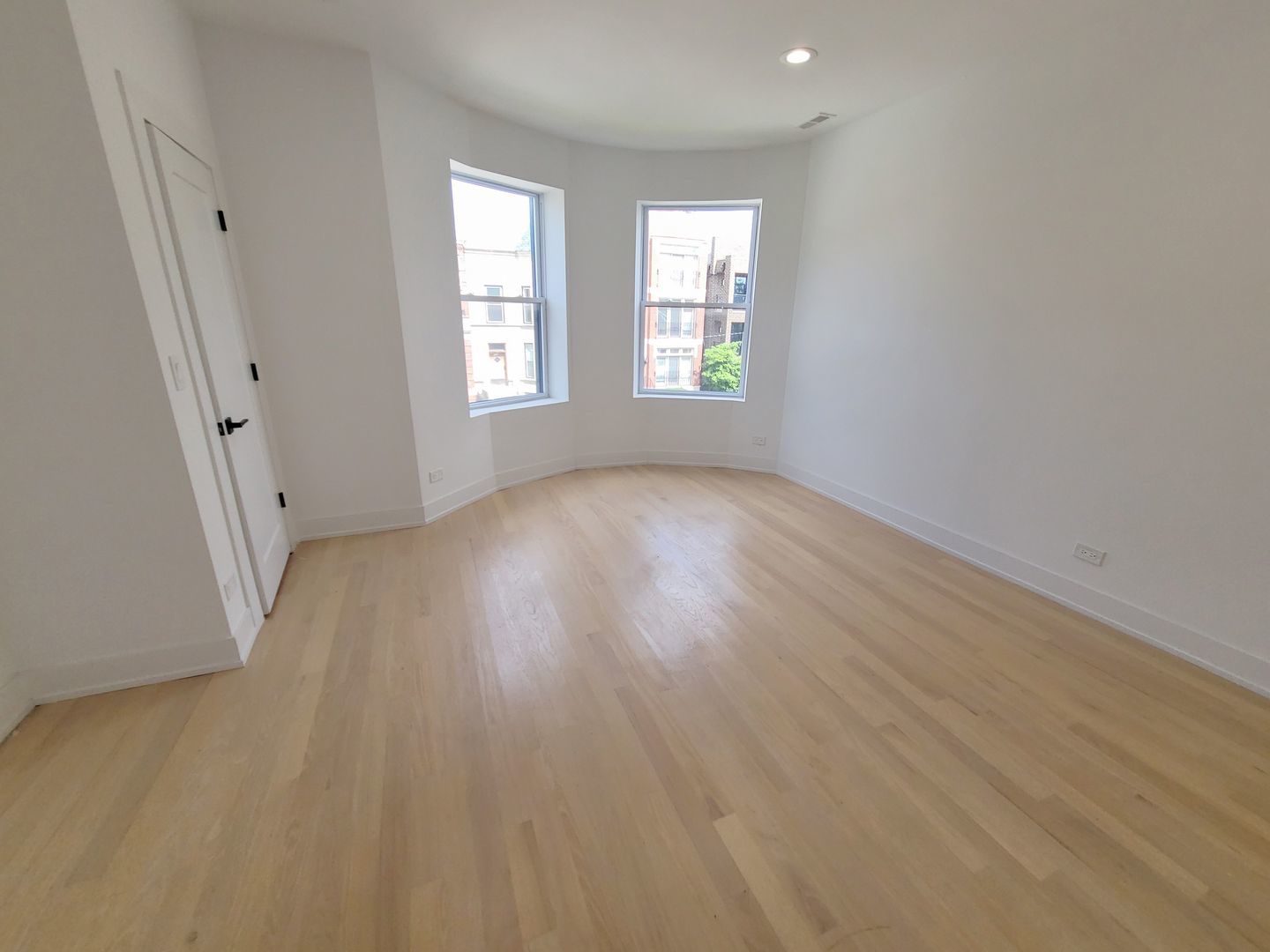 6442 S INGLESIDE Ave Chicago, IL 60637