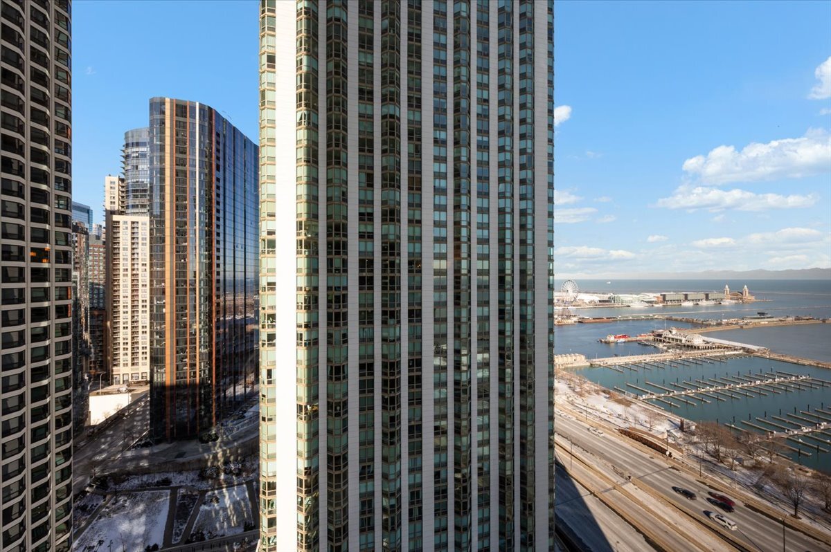 155 N Hbr Dr #2105 Chicago, IL 60601