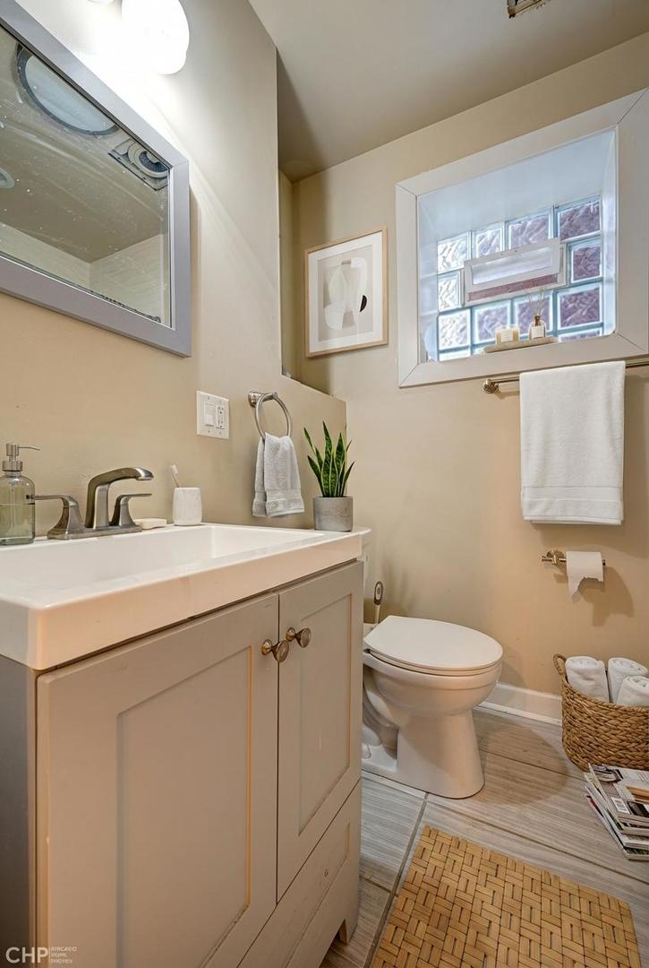 1716 S Clinton St Chicago, IL 60616