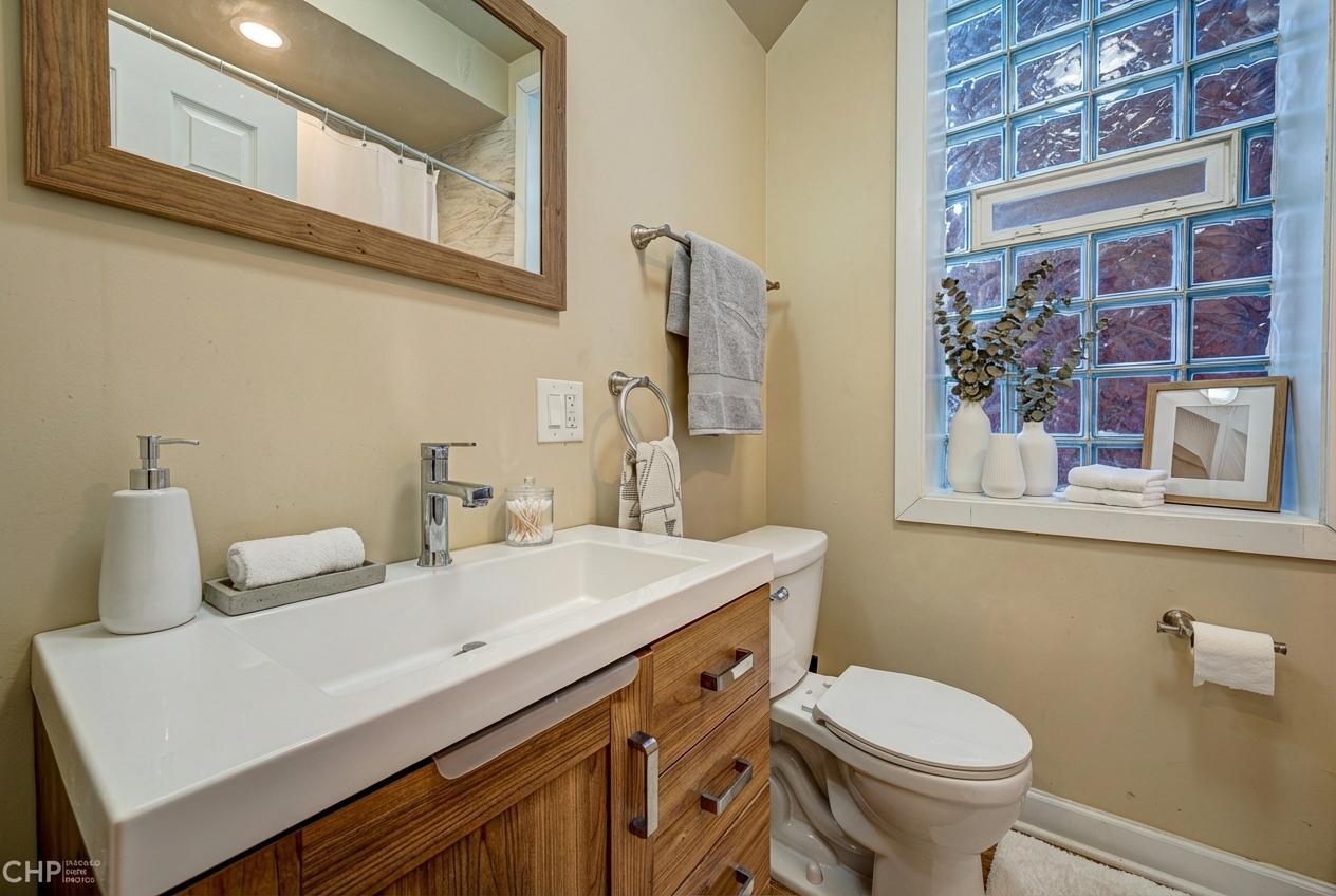 1716 S Clinton St Chicago, IL 60616