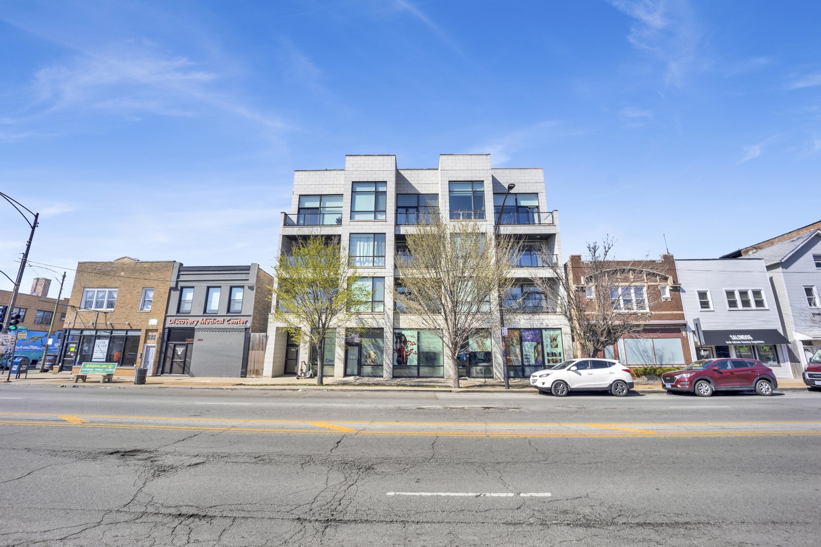 2550 W FULLERTON Ave #4D