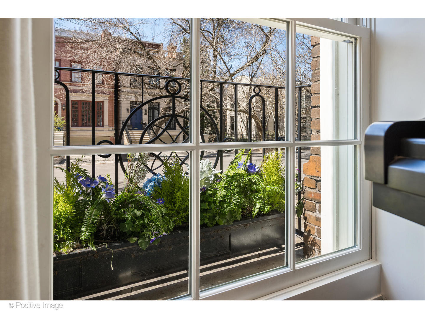 1853 N Burling St Chicago, IL 60614