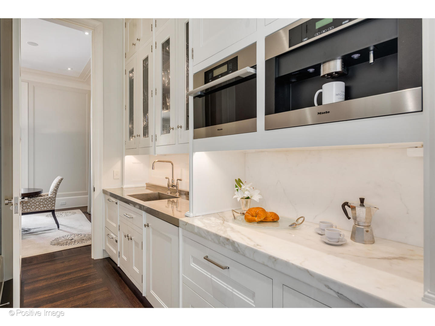 1853 N Burling St Chicago, IL 60614