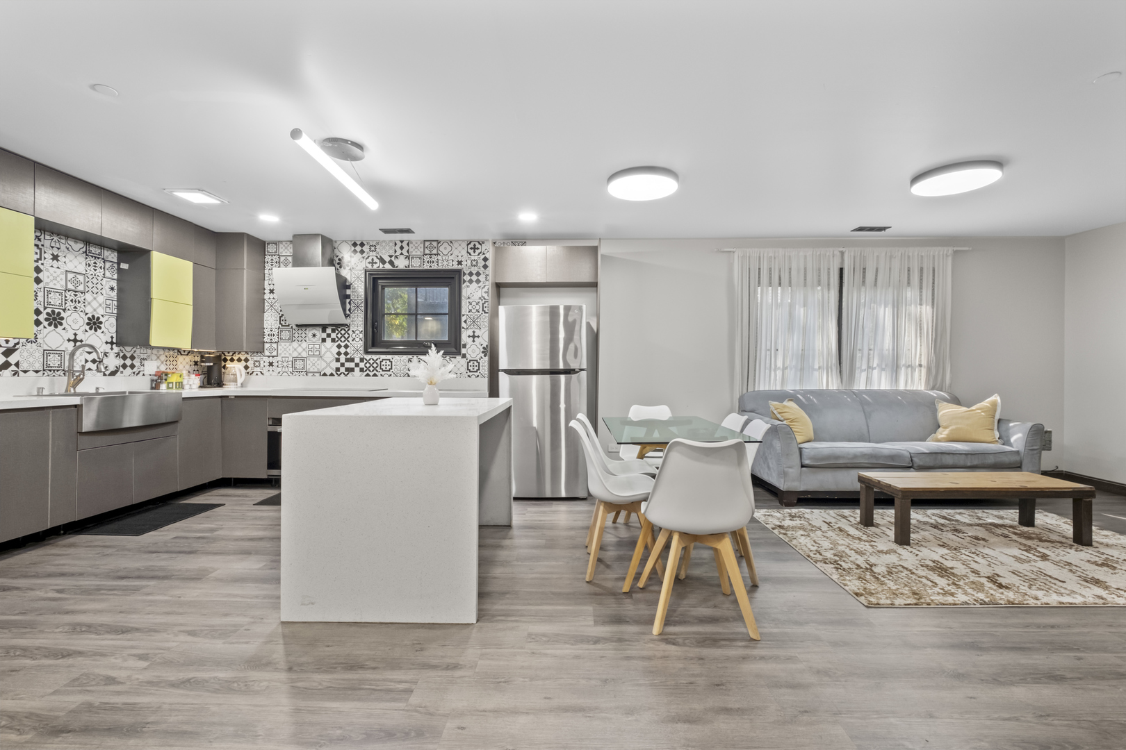 2307 Lk St #2 Evanston, IL 60201