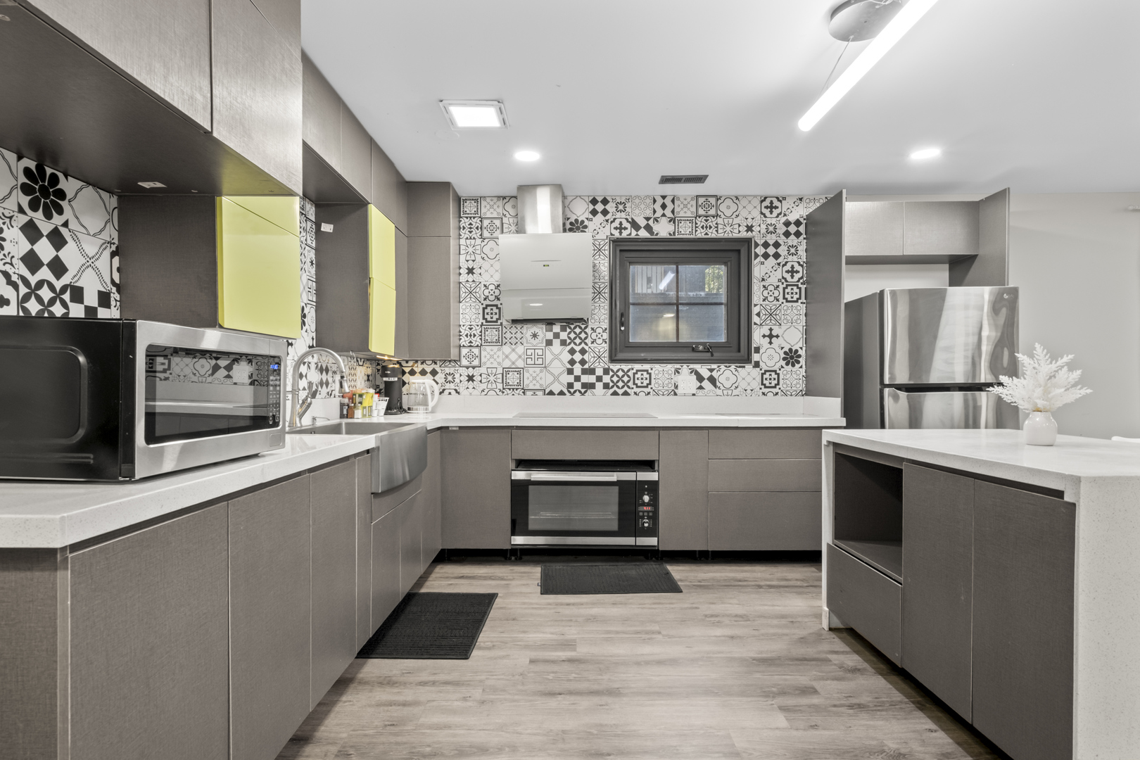 2307 Lk St #2 Evanston, IL 60201